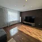 5 Haus Mit Whirlpool, Grillhuette Und Privatem Garten, Perfekt Fuer Gruppen Oder Familien ヴィラ