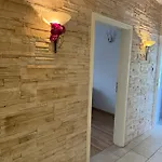 5 Haus Mit Whirlpool, Grillhuette Und Privatem Garten, Perfekt Fuer Gruppen Oder Familien