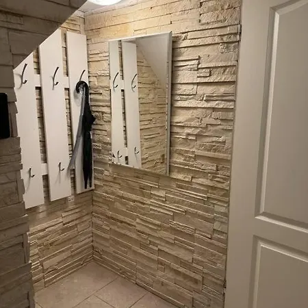 Villa 5 Haus Mit Whirlpool, Grillhuette Und Privatem Garten, Perfekt Fuer Gruppen Oder Familien Neumünster