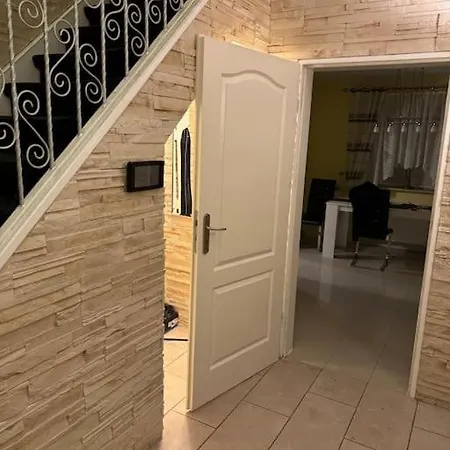 5 Haus Mit Whirlpool, Grillhuette Und Privatem Garten, Perfekt Fuer Gruppen Oder Familien * Neumuenster