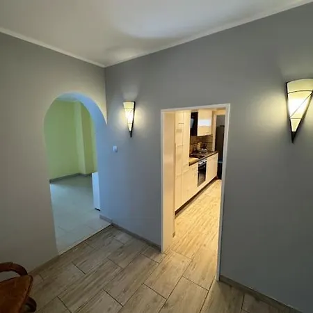 5 Haus Mit Whirlpool, Grillhuette Und Privatem Garten, Perfekt Fuer Gruppen Oder Familien *