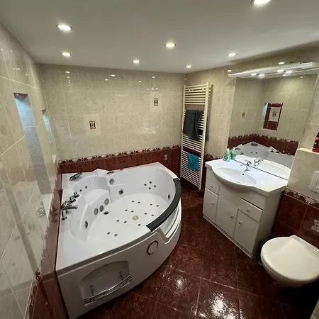 Villa 5 Haus Mit Whirlpool, Grillhuette Und Privatem Garten, Perfekt Fuer Gruppen Oder Familien *