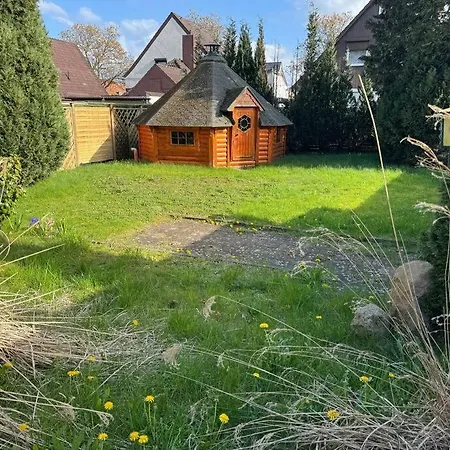 5 Haus Mit Whirlpool, Grillhuette Und Privatem Garten, Perfekt Fuer Gruppen Oder Familien * Neumünster