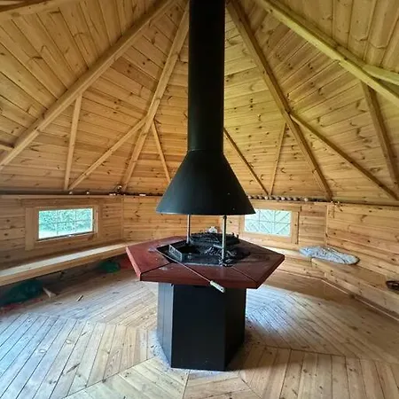 5 Haus Mit Whirlpool, Grillhuette Und Privatem Garten, Perfekt Fuer Gruppen Oder Familien * Neumünster