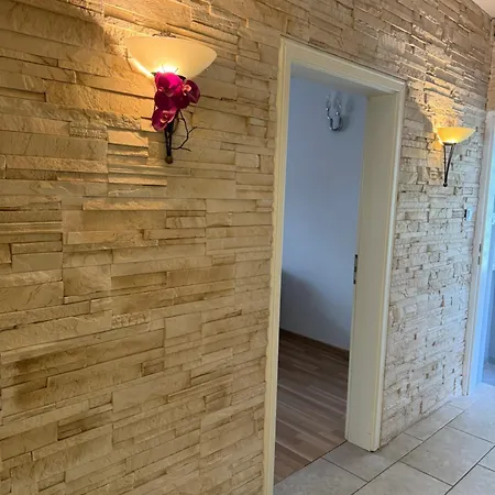 5 Haus Mit Whirlpool, Grillhuette Und Privatem Garten, Perfekt Fuer Gruppen Oder Familien